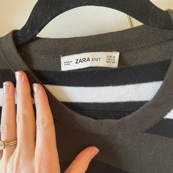 Zara Basic Long-Sleeve Button-Cuff Sweater Size M - Picture 3 of 3